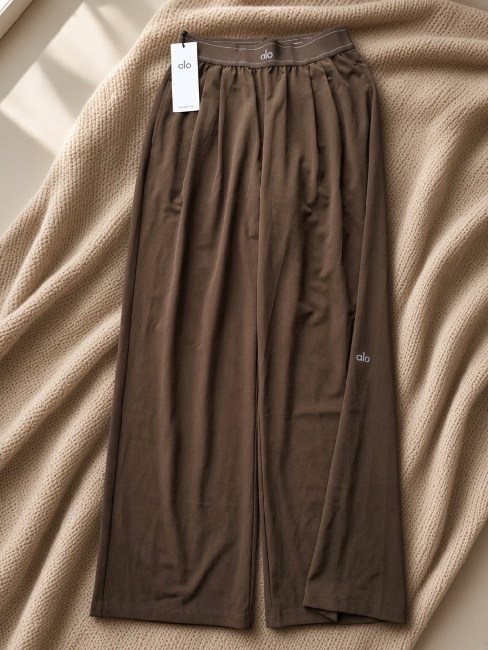 ALO Yoga Suit Up Trouser in Espresso 🤎 Regular 30” length - Picture 3 of 3